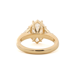 Approvisionnement direct usine – Bague trois pierres en or jaune massif 14 carats avec diamant de laboratoire hexagonal taillé en losange de 3 carats certifié IGI – Bague d'anniversaire - Product Image 6
