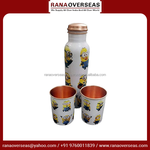 Élégant ensemble de bouteilles et de verres en cuivre imprimé en émail disponible en différents styles et tailles pour toutes les occasions à bon prix - Product Image 3