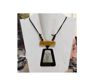 Collier pendentif en corne fait main de style classique, best-seller 2025, pour femmes, chaîne en corde perlée, couleur personnalisée, poli - Product Image 2