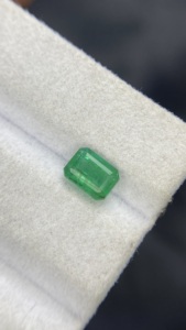 Émeraude naturelle zambienne certifiée 7x5 mm, taille octogonale, avec un bel éclat, pierre précieuse en vrac pour la création de bijoux, 1,02 carat - Product Image 3