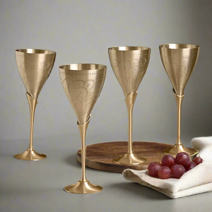 Ensemble de 4 verres à vin vintage en laiton de qualité supérieure, faits à la main, avec tige incurvée, finition dorée, pour les occasions de mariage - Product Image 1