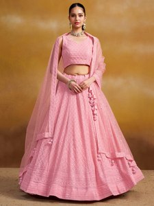 ชุดเลเฮนกาปักลายสีชมพู เสื้อครอปคอวี กระโปรงจีบ ผ้าคลุมไหล่ตาข่าย ชุดงานเลี้ยง ชุดแต่งงาน - Product Image 1