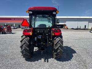 Tracteur agricole utilitaire robuste Case IH Farmall 65A 65 CV 4x4 avec construction durable et performances élevées - Product Image 4