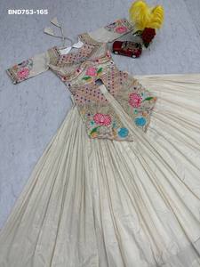 Conjunto de lehenga y top de diseño elegante para fiesta, modelo Simar Cosmos con bordado de lentejuelas y cordón, proveedor indio. - Product Image 4