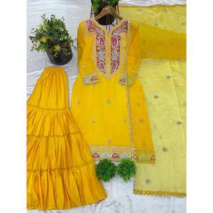 Conjunto de Top-Gharara y Dupatta para Mujer con Bordado Intenso y Lentejuelas, Hermoso y Elegante - Product Image 2