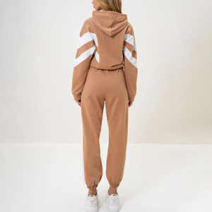 Ensemble de survêtement léger et performant pour femme, personnalisable, séchage rapide, idéal pour l'entraînement et les activités sportives en extérieur - Product Image 5