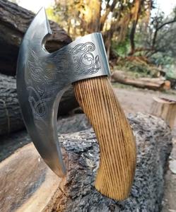 Cortador de Pizza de Acero de Damasco Hecho a Mano, Tradicional, con Mango de Madera y Funda de Cuero, Steel Craft International, Apto para Microondas - Product Image 4