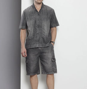 Conjunto de Dos Piezas de Felpa Gris para Hombre, Camisa Cargo sin Mangas con Botones y Pantalones Cortos Tipo Carpintero, Atuendo Casual de Verano 100% Algodón - Product Image 2