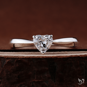 Anillo solitario de diamante cultivado en laboratorio de 0.5 quilates con corte en forma de corazón y engaste de tallo pellizcado en oro blanco de 10K, anillo de compromiso romántico. - Product Image 1
