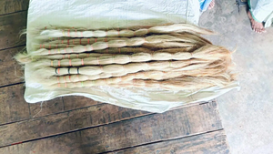 Fibra suelta de pelo de cola de búfalo suave para rellenar cepillos, producción de pelucas, pintura de muñecas, atado de moscas y aplicaciones artesanales. - Product Image 2