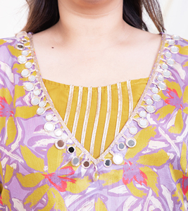 ชุดเซ็ตเสื้อครอปท็อปผ้าไหมผสมลายดอกไม้ DEEBACO พร้อมกางเกงขายาวทรง Palazzo สำหรับผู้หญิงไซส์พลัส สไตล์อินโดเวสเทิร์น | คอวีลึก - Product Image 2