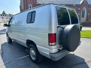 PRÊT À EXPÉDIER - MAINTENANT Ancien Modèle Utilisé 2000 E-250 Fourgon Utilitaire - Product Image 2