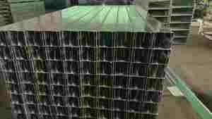 Fábrica China: Canalización de Cables Eléctricos 600x50, Puente de Cables Perforado, Bandeja de Cables, Sistema de Soporte Personalizado OEM - Product Image 4