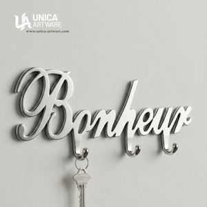 Gancho de Pared Decorativo Bonheur, Organizador de Pared con Letras Decorativas de Lujo, Porta Llaves Moderno de Aluminio, Disponible para la Venta - Product Image 1