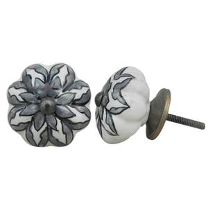 Boutons de commode en céramique faits à la main en gros, noirs et blancs, à motif floral, poignées de porte et de tiroir rondes - Product Image 3
