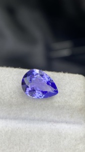 Pierre naturelle certifiée Tanzanite taille poire, couleur et lustre excellents, Zoisite naturelle 1,98 carat, clarté loupe. - Product Image 4