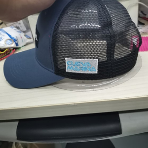 Gorra de béisbol cómoda, transpirable y ajustable con logo personalizado, de color sólido, para hombres y mujeres. - Product Image 4