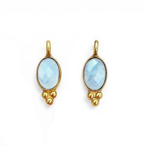 Pendentifs ovales miniatures en pierre de lune arc-en-ciel 6x4mm, faits à la main, coupe briolette ovale, plaqué or, avec sertissage fantaisie, pour la création de bijoux - Product Image 1