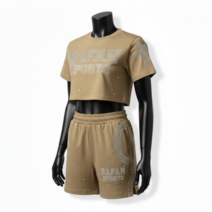 Conjunto de Top Corto y Pantalones Cortos de Algodón para Mujer, con Logotipo Personalizado en Pedrería, Detalle de Panel Termoadhesivo, 100% Algodón - Product Image 4