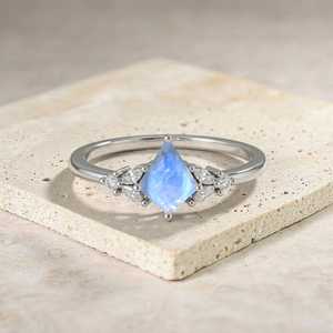 Bague en argent sterling 925 avec pierre de lune taille cerf-volant, bague de fiançailles minimaliste en pierre de lune naturelle, cadeau pierre de naissance de juin - Product Image 4