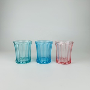 Gobelet court en plastique coloré vintage incassable pour restaurant et fêtes en plein air - Product Image 3
