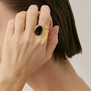 Anillo Vintage de Lujo con Piedra de Jade y Oro de 18K para Mujer - Product Image 2