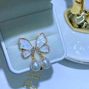 ต่างหูน้ำจืดทรงไข่มุก Xiaomi ดีไซน์เก๋ไม่ซ้ำใคร แบบห้อยระย้า สไตล์ผีเสื้อใหม่ แฟชั่นขายส่ง - Product Image 1