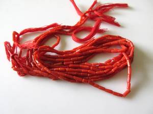 Cadena de cuentas de coral rojo natural en forma de tubo |   Cuentas de Coral en Forma de Barra Italianas para Ecuador - Product Image 1