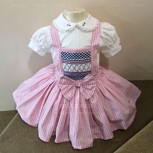 Ensemble haut et jupe smockés de qualité supérieure pour filles, en tissu de coton doux, conçu et fabriqué sur mesure au Vietnam. - Product Image 1