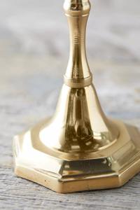 เชิงเทียนทองเหลืองทรงสูงแบบคลาสสิก ดีไซน์หรูหรา ขัดเงาอย่างดี เหมาะสำหรับตกแต่งโต๊ะงานแต่งงาน ของตกแต่งบ้าน และเป็นของขวัญ - Product Image 4