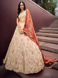 Lehenga Choli de Seda Cosmos para Mujer, con Lentejuelas y Bordado de Hilo, con Dupatta Color Cobre - Product Image 2