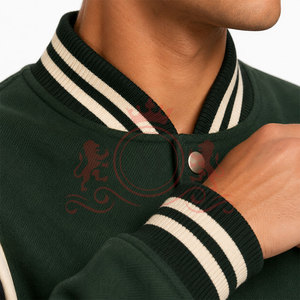 Chaqueta Urbana Verde Oscuro con Letras Negras, Costuras Premium, Tela Suave, Ajuste Cómodo, Ropa Moderna para el Día a Día - Product Image 6