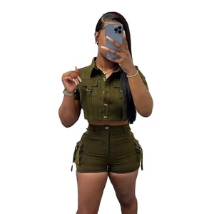 Conjunto de dos piezas formado por Top y pantalón corto, manga corta, informal, con bolsillos, botones, 2022 - Product Image 1