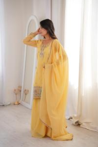 Conjunto de Top de Tela de Seda Suave con Sharara y Dupatta, Listo para Usar, Diseño Étnico para Mujer, Ideal para Fiestas y Festivales - Product Image 4