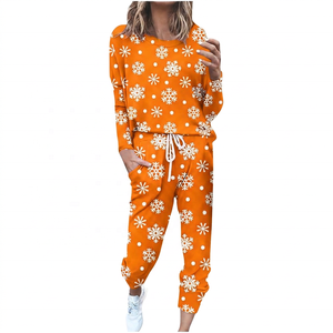 Ensemble de survêtement imprimé flocon de neige rouge pour femmes, col ras du cou, manches longues, pantalon de jogging avec cordon de serrage et poches latérales, vêtements décontractés d'hiver - Product Image 3