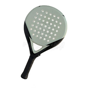 Pala de tenis ligera y cómoda con superficie duradera y mango de agarre suave para un swing preciso - Product Image 5