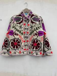 Chaqueta de Terciopelo de Algodón Suzani Bordada a Mano |   Abrigo Étnico Colorido de Invierno |   Regalo para ella: Chaqueta - Product Image 5