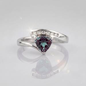 Bague croisée unique en argent 925 avec moissanite bleue taille trillon pavée, bijou de mariage raffiné pour femme, cadeau de fête - Product Image 1