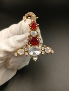 Elegant <b>Gold</b> Plated Silver Brooch Green Stone Women's Unisex Wedding Fashion Statement Piece Traditional - Product Image 1