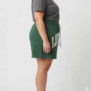 Shorts de survêtement décontractés pour femmes grandes tailles, en molleton bouclette 100% coton, avec broderie effet usé et taille à cordon de serrage, coupe oversize, pour l'hiver - Product Image 3