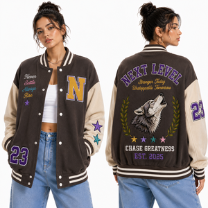 Chaquetas Varsity Extra Grandes para Mujer con Parches Bordados, Tela Satinada Estampada, Hombros Caídos, Corte Holgado, Mangas de Cuero Teñido - Product Image 3