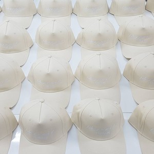 Casquette de golf haut de gamme avec bande anti-transpiration, fermeture réglable et broderie personnalisée professionnelle - Product Image 2