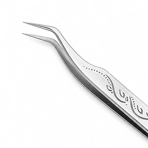 Pinzas de Precisión Curvas de Acero Inoxidable para Pestañas con Grabado Decorativo y Punta Suave para Aplicación de Extensiones de Pestañas - Product Image 5