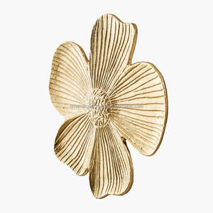 Decoración de resina dorada de pétalo personalizada más vendida, Panel de cristal de Arte de pared de Metal rústico moderno, colgante para decoración del hogar, sala de estar - Product Image 2