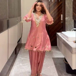 ชุดสูท TOP PENT DUPATTA COSSMOSS ปักลายเลื่อมพร้อมงานกระจก - Product Image 1