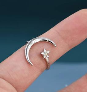 Grande bague Opale Lune et Étoile en argent sterling, argentée ou dorée, avec opale ornée, modèle Nouvelle Lune ouverte, bague statement - Product Image 3