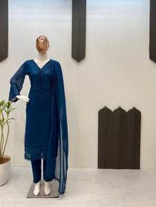 Ensemble de costume ethnique en georgette brodé de sequins de luxe – Collection moderne de kurta, pantalon et dupatta pour les fêtes - Product Image 3