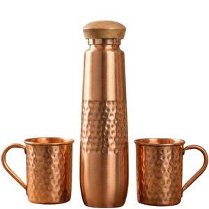 Ensemble de bouteilles en cuivre pur martelé, écologiques, sans BPA, durables, avec 2 gobelets, fabrication artisanale indienne - Product Image 1