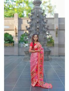 Sari en soie tissée avec motif Butis-Meena et bordure Lotus Muniya, collection de blouses, pour occasions spéciales, vente en gros - Product Image 5