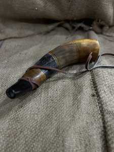 ฮอร์นควายน้ำไวกิ้งทำด้วยมือเป็นมิตรกับสิ่งแวดล้อมพร้อมเข็มขัดหนังสีธรรมชาติแตรเป่าไวกิ้งแกะสลักด้วยมือ: การต่อสู้ยุคกลาง - Product Image 5